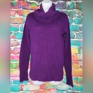 Saks Fifth Avenue 100% Cashmere Sweater. Purple, size Small